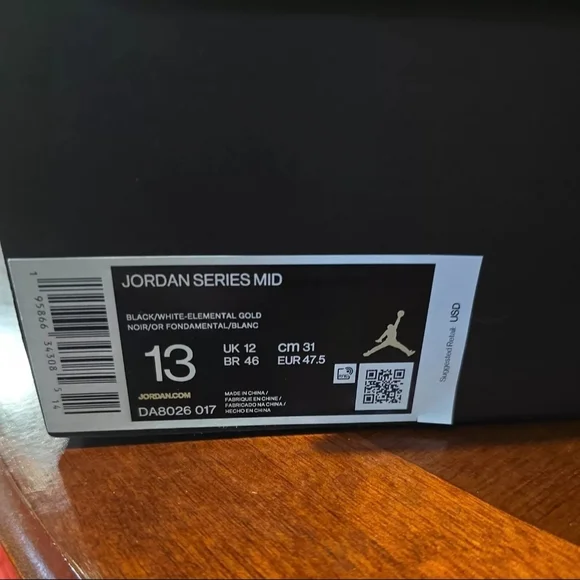 Jordan Men's Black and Tan Sneakers‎